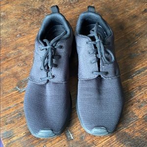 Nike Women’s Roche Running S7 EUC no box